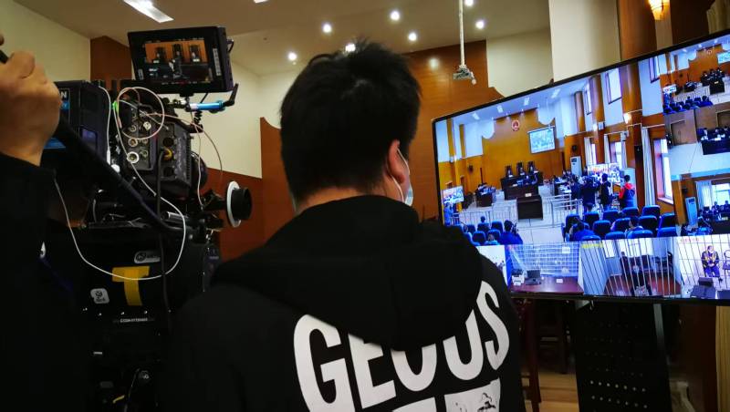 AI生成VS人工创意——茅箭区广告片拍摄公司的技术浪漫主义实践